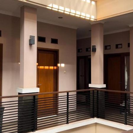 Hens Guesthouse Syariah Gadobangkong Exteriör bild