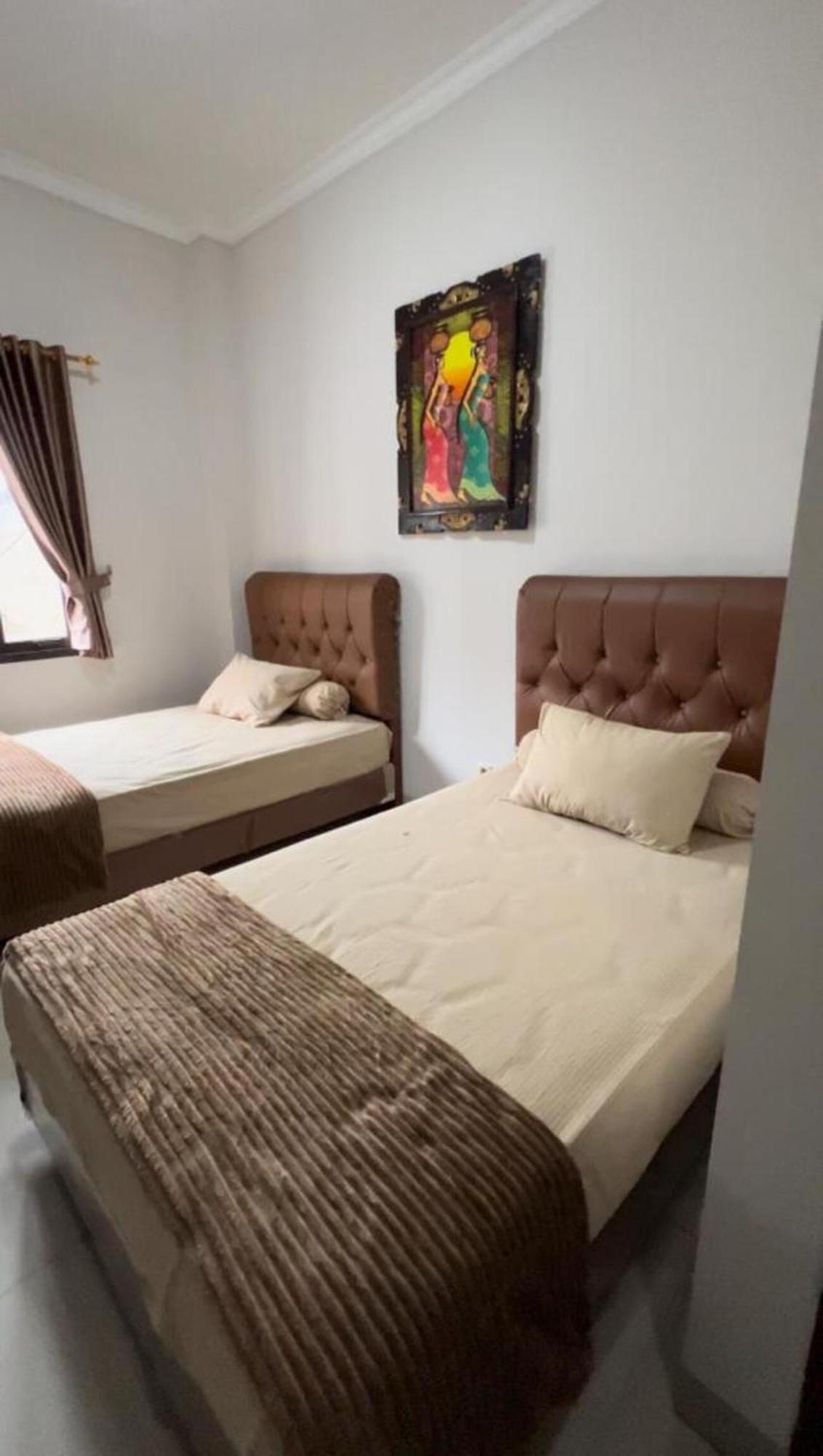 Hens Guesthouse Syariah Gadobangkong Exteriör bild