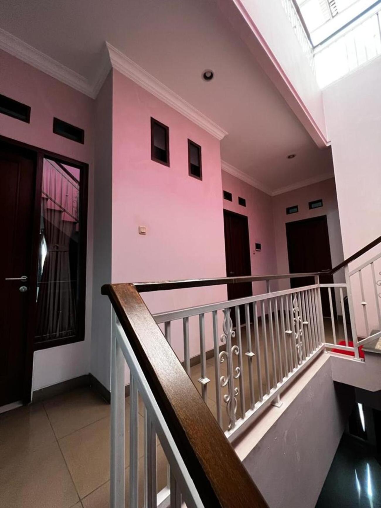Hens Guesthouse Syariah Gadobangkong Exteriör bild