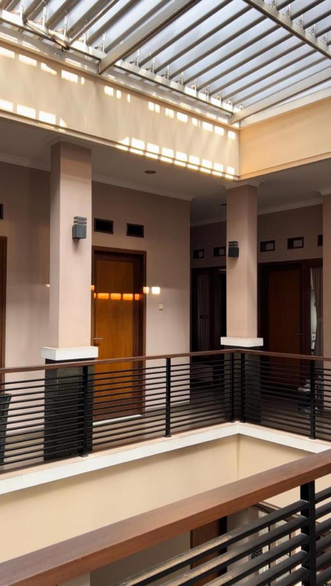 Hens Guesthouse Syariah Gadobangkong Exteriör bild