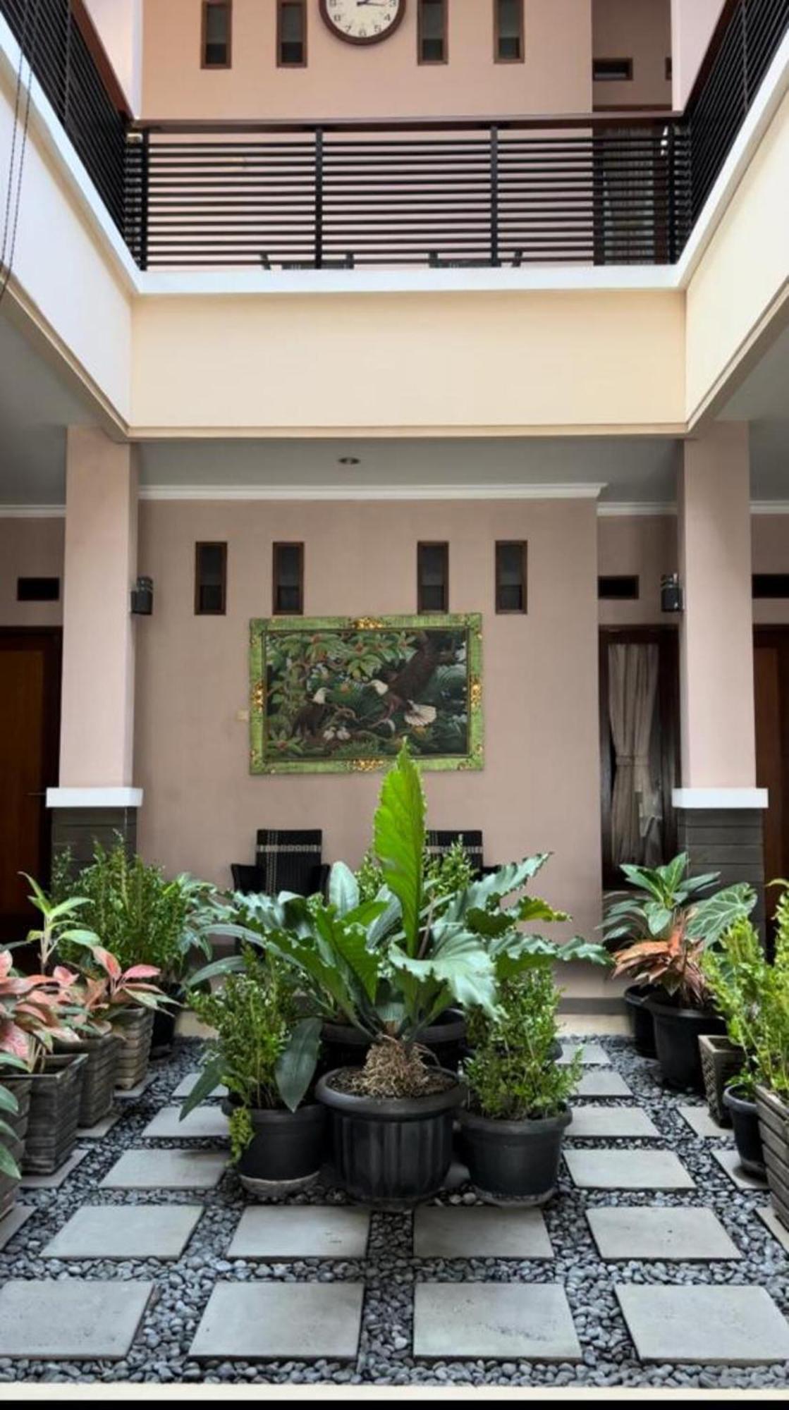 Hens Guesthouse Syariah Gadobangkong Exteriör bild