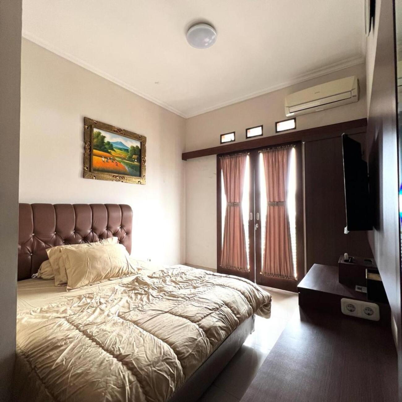 Hens Guesthouse Syariah Gadobangkong Exteriör bild