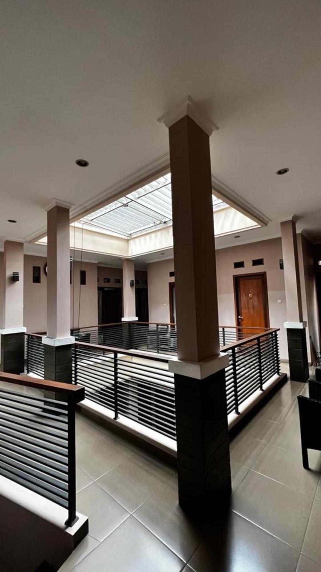 Hens Guesthouse Syariah Gadobangkong Exteriör bild